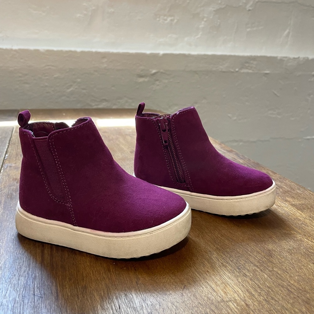 🟡 6 for $30. Purple suede toddler boots